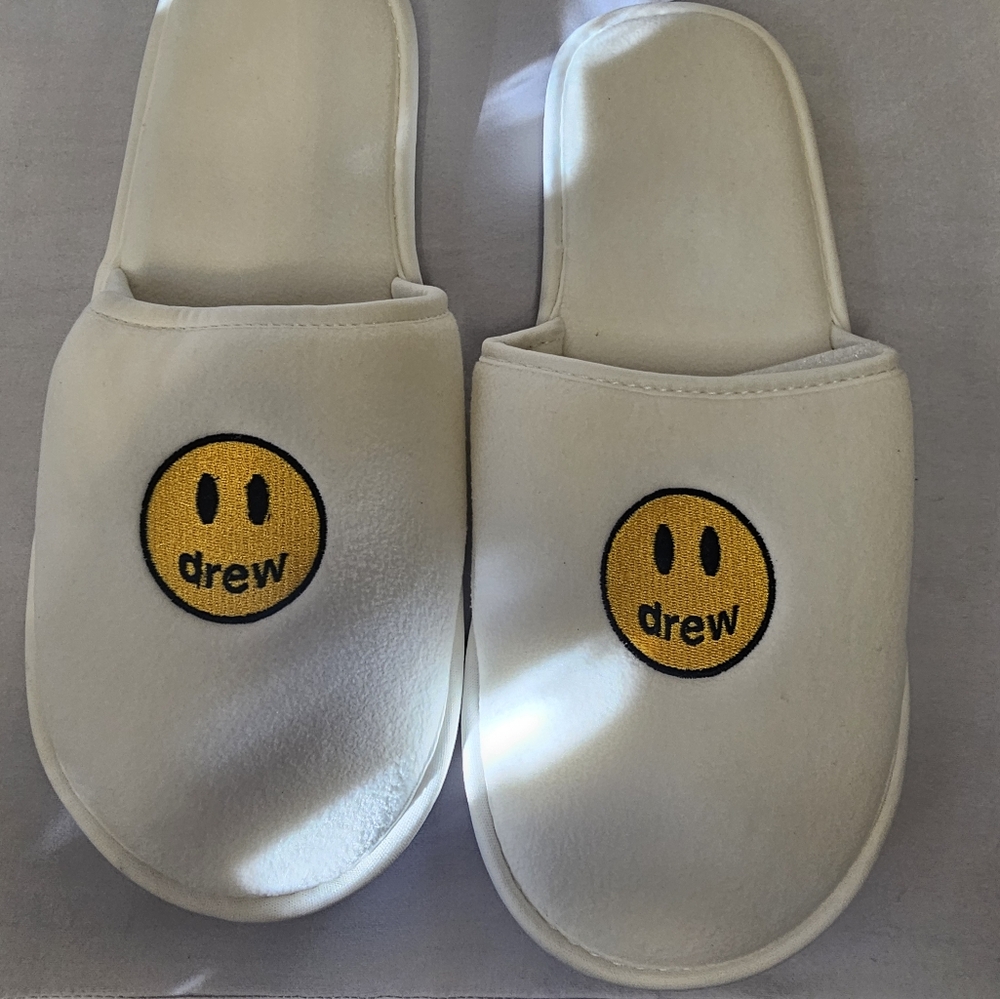 Drew White Slippers with Yellow Smiley
